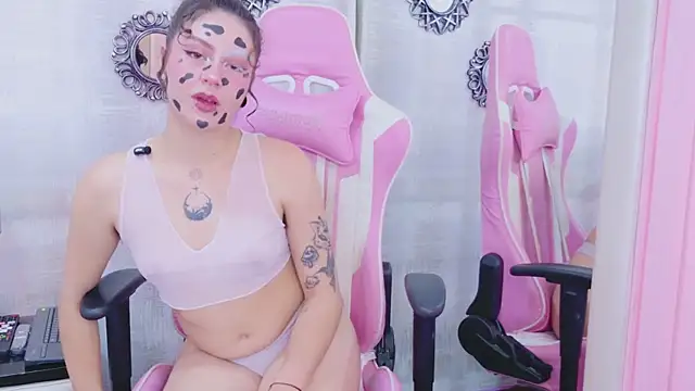 AtheneaCross online show from October 2025 08:32:01 PM