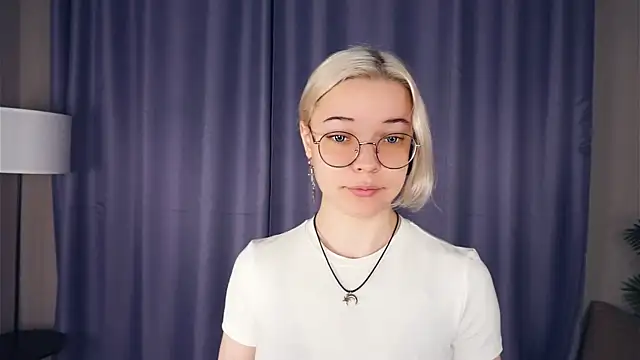 Snapshot of EdaKirkIin chatting on November 2025 05:18:02 AM EdaKirkIin online show from November 2025 05:18:02 AM