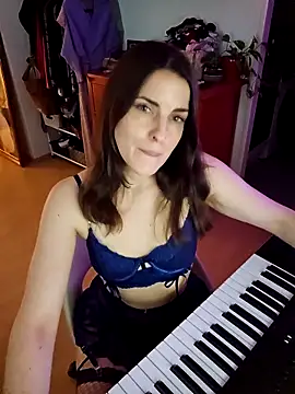 Snapshot of BelleFelicitas chatting on November 2025 06:08:01 PM BelleFelicitas online show from November 2025 06:08:01 PM