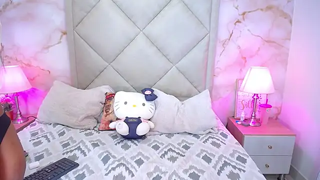 NinaBravura  online show from October 2025 01:32:02 PM