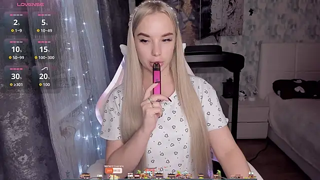 KiraKrox online show from November 2025 06:45:02 PM