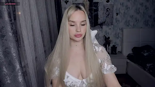 KiraKrox online show from December 2025 08:25:01 PM