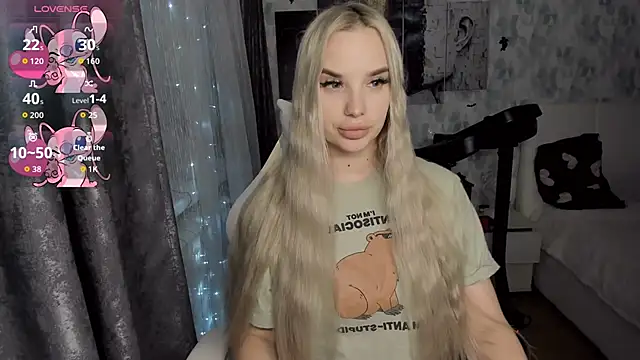 KiraKrox online show from November 2025 06:19:02 PM