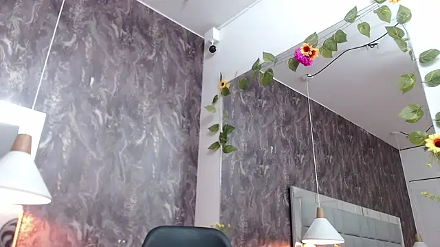 merlyaluna online show from April 2026 04:30:01 PM