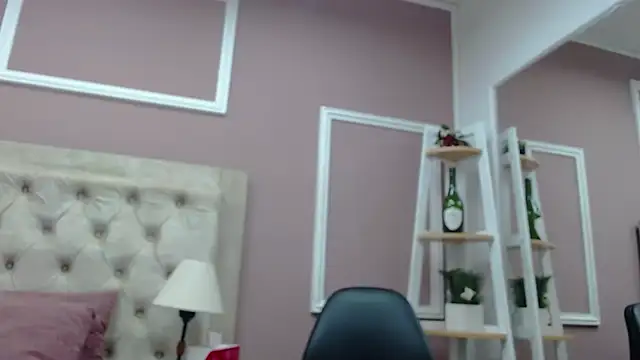 merlyaluna online show from April 2026 06:14:02 PM