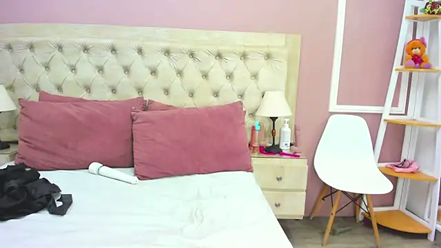 merlyaluna online show from September 2025 02:34:01 PM