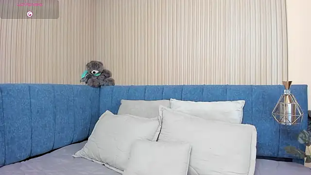 angel ponce online show from March 2026 07:06:02 PM