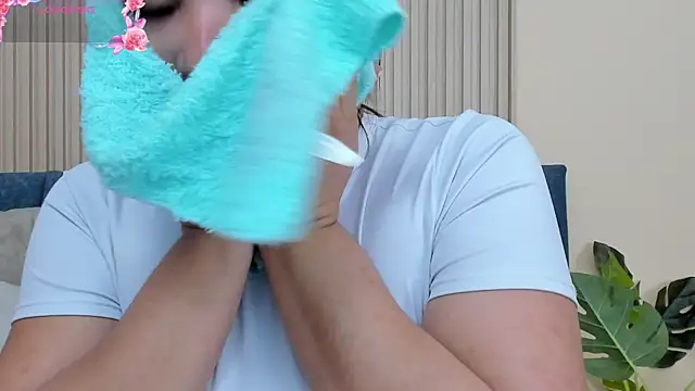 angel ponce online show from October 2025 07:05:02 PM