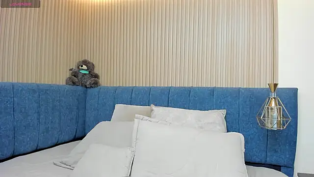 angel ponce online show from April 2026 07:17:01 PM