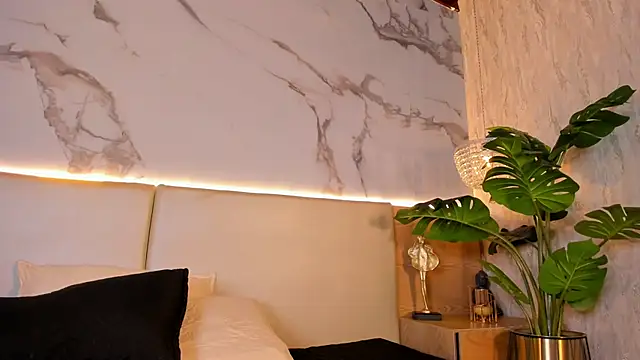 Celeste-Evanns online show from February 2026 08:00:01 PM