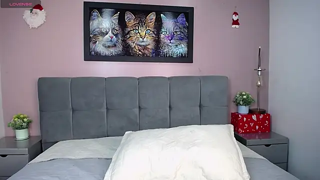 tiiny emilly online show from December 2025 08:10:02 PM