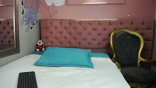 tiiny emilly online show from February 2026 07:36:02 PM