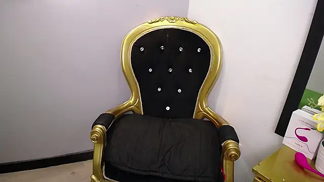 tiiny emilly online show from November 2025 07:28:01 PM