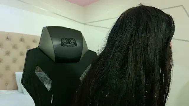 Snapshot of ChannelWhite_ chatting on February 2026 07:53:02 PM ChannelWhite online show from February 2026 07:53:02 PM