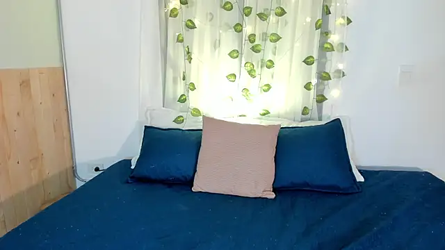 Snapshot of CloehSmiith chatting on December 2025 11:12:02 AM CloehSmiith online show from December 2025 11:12:02 AM