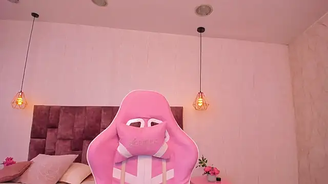 Snapshot of BellaClarck chatting on November 2025 08:52:02 PM BellaClarck online show from November 2025 08:52:02 PM