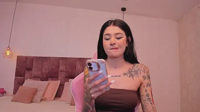 Snapshot of BellaClarck chatting on November 2025 11:16:01 PM BellaClarck online show from November 2025 11:16:01 PM