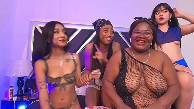 Snapshot of ElisabettaMonroy chatting on November 2025 10:20:02 PM ElisabettaMonroy online show from November 2025 10:20:02 PM