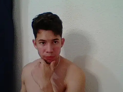 Snapshot of Maxtaylor18 chatting on October 2025 05:29:01 AM Maxtaylor18 online show from October 2025 05:29:01 AM