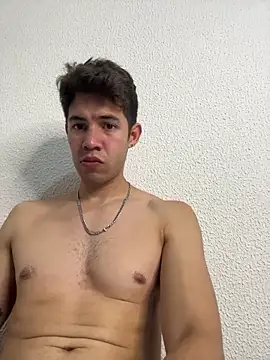 Snapshot of Maxtaylor18 chatting on October 2025 03:05:02 AM Maxtaylor18 online show from October 2025 03:05:02 AM