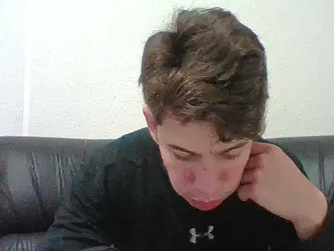 Snapshot of Maxtaylor18 chatting on November 2025 10:02:01 PM Maxtaylor18 online show from November 2025 10:02:01 PM