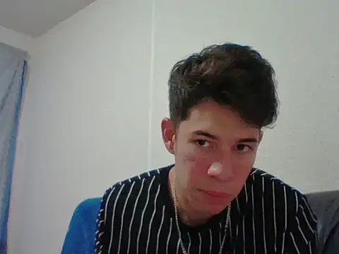 Snapshot of Maxtaylor18 chatting on November 2025 11:53:02 PM Maxtaylor18 online show from November 2025 11:53:02 PM