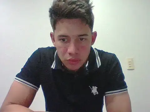 Maxtaylor18 online show from November 2025 04:35:02 AM