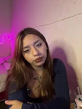 Snapshot of SoftLady_S33 chatting on June 2026 01:28:01 AM SoftLady S33 online show from June 2026 01:28:01 AM