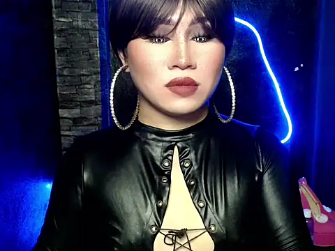 pretty lassy online show from October 2025 04:48:02 PM