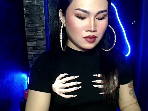 pretty lassy online show from October 2025 11:56:01 AM
