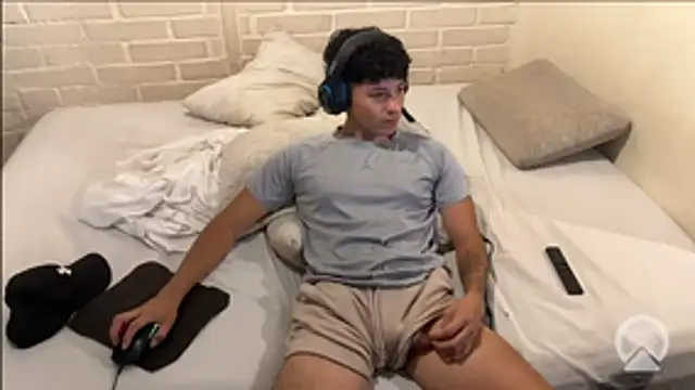 feeelipe2007 online show from February 2026 11:15:02 PM