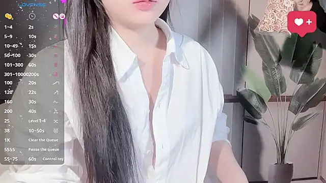 LINNIE05 online show from December 2025 09:22:02 AM