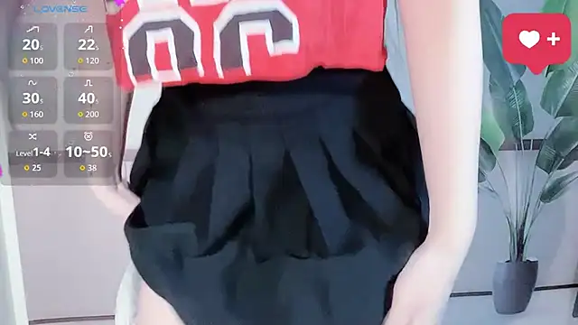 LINNIE05 online show from December 2025 06:47:01 AM