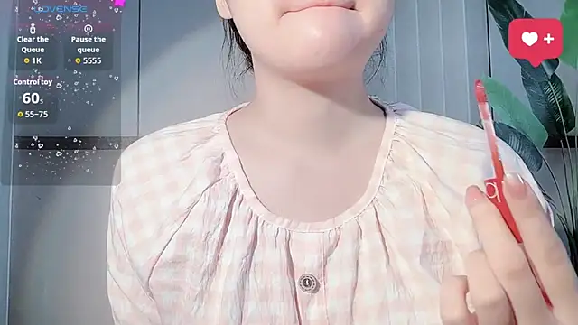 Snapshot of LINNIE05 chatting on November 2025 08:36:02 AM LINNIE05 online show from November 2025 08:36:02 AM