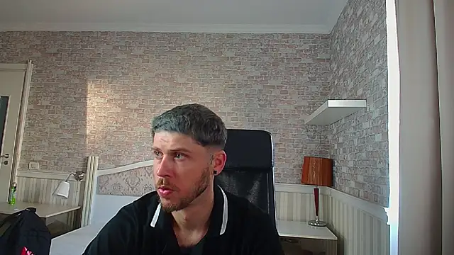 Snapshot of JonahShaw chatting on June 2026 04:07:01 AM JonahShaw online show from June 2026 04:07:01 AM