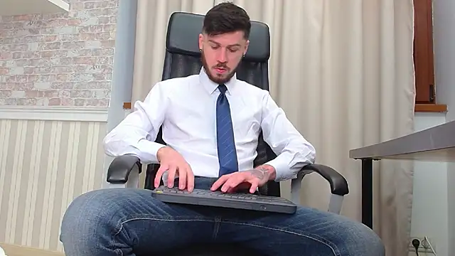 JonahShaw online show from November 2025 05:17:02 AM