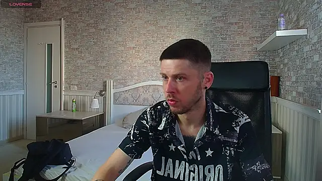 Snapshot of JonahShaw chatting on June 2026 04:29:02 AM JonahShaw online show from June 2026 04:29:02 AM