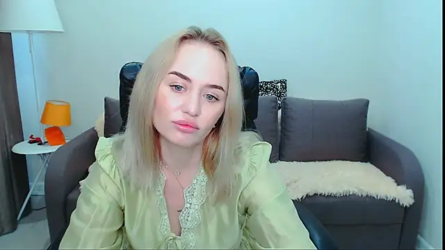 Snapshot of LiluMoon__ chatting on May 2026 11:21:02 AM LiluMoon online show from May 2026 11:21:02 AM