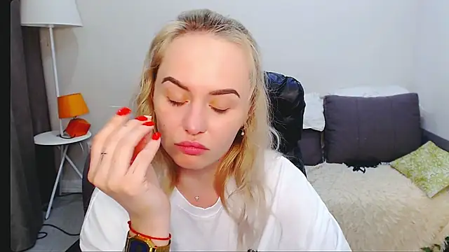 LiluMoon   online show from April 2026 06:36:01 PM