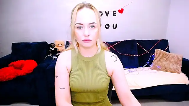 Snapshot of LiluMoon__ chatting on April 2026 04:20:01 PM LiluMoon online show from April 2026 04:20:01 PM
