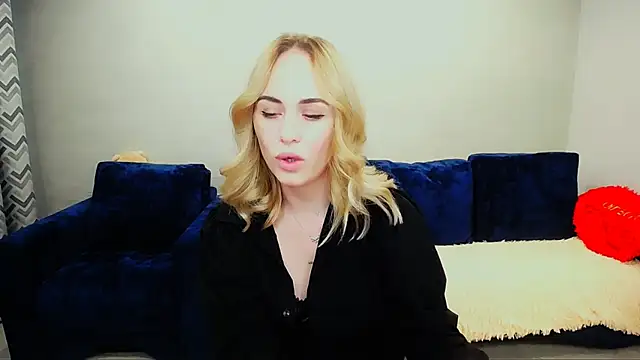 Snapshot of LiluMoon__ chatting on June 2026 03:18:01 PM LiluMoon online show from June 2026 03:18:01 PM