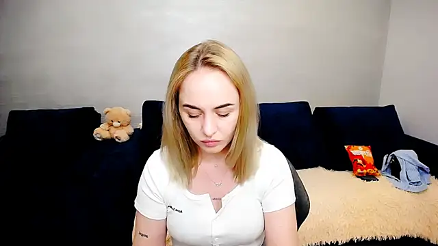 Snapshot of LiluMoon__ chatting on May 2026 03:41:02 PM LiluMoon online show from May 2026 03:41:02 PM
