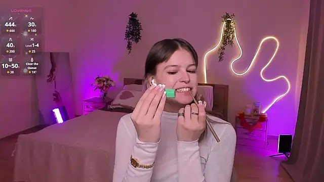 Lisa Blossom online show from April 2026 06:06:01 AM