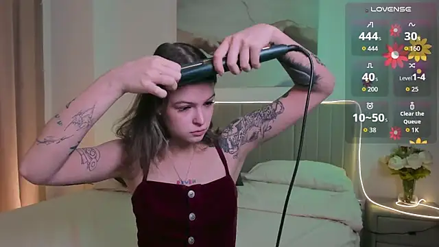 Lisa Blossom online show from November 2025 06:06:01 AM