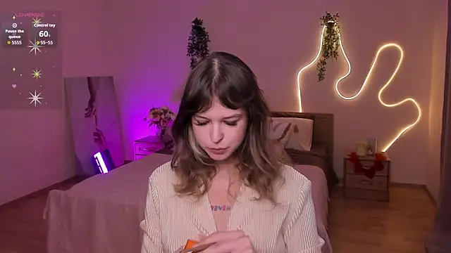 Snapshot of Lisa_Blossom chatting on April 2026 06:11:02 AM Lisa Blossom online show from April 2026 06:11:02 AM