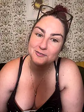 Snapshot of Lacey-BBW chatting on October 2025 09:27:02 PM Lacey-BBW online show from October 2025 09:27:02 PM