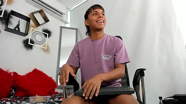 tyler twink boy online show from November 2025 12:54:01 PM