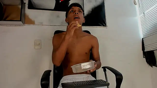 tyler twink boy online show from September 2025 01:21:01 PM