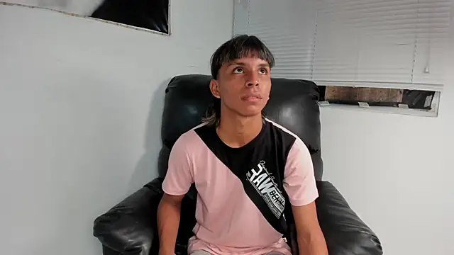 tyler twink boy online show from January 2026 01:40:01 PM