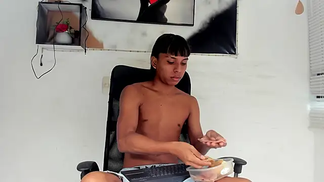 tyler twink boy online show from November 2025 12:38:01 PM